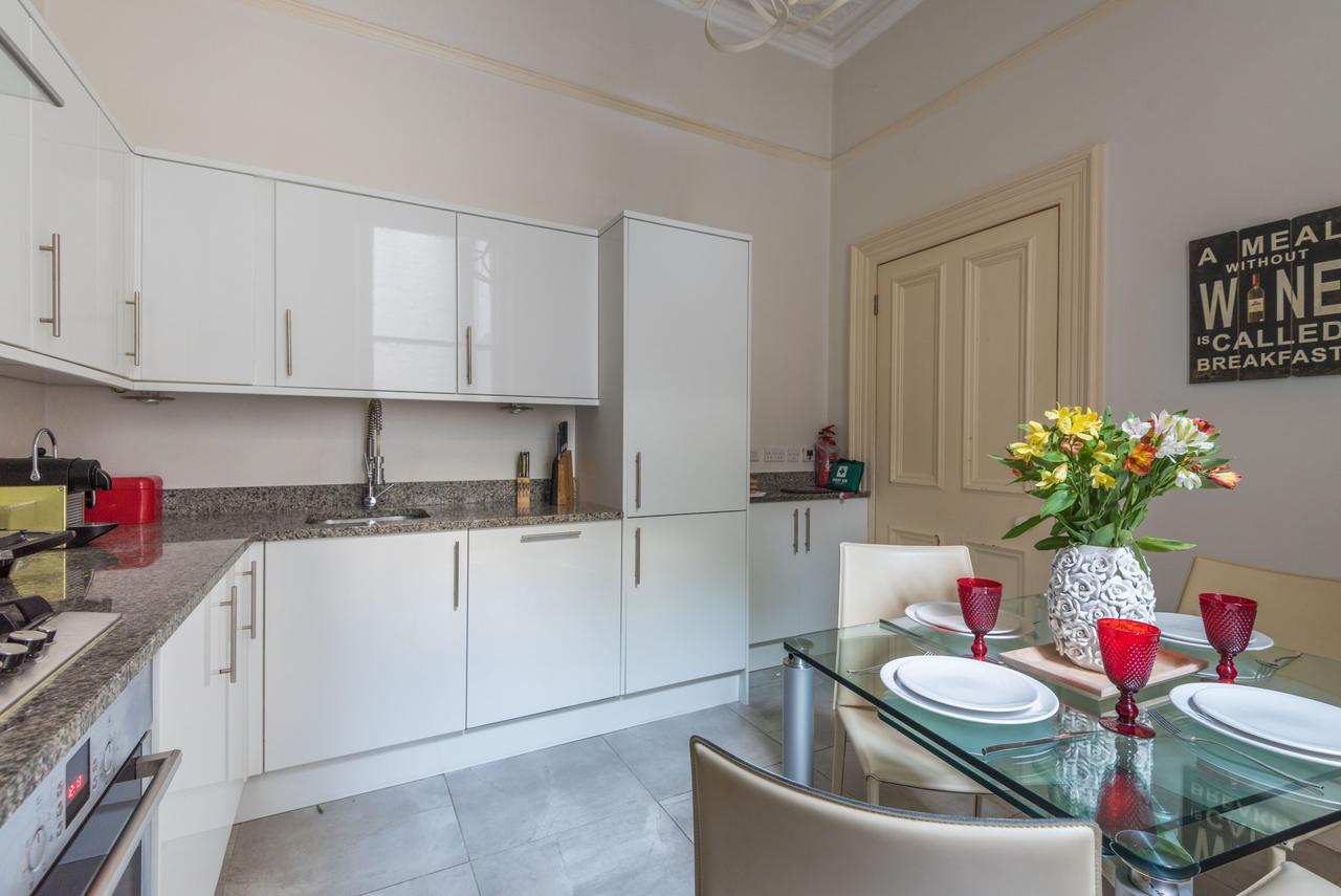 Lovely Chelsea Home Near The Thames By Underthedoormat 伦敦 外观 照片