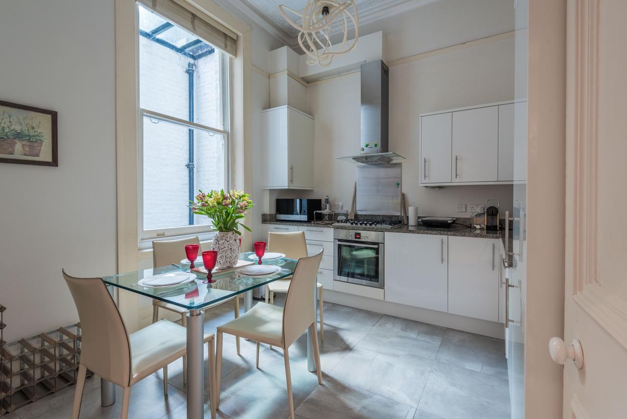 Lovely Chelsea Home Near The Thames By Underthedoormat 伦敦 外观 照片